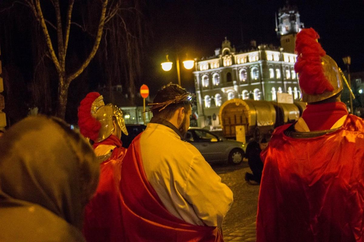 Droga krzyżowa ulicami miasta [ZDJĘCIA]