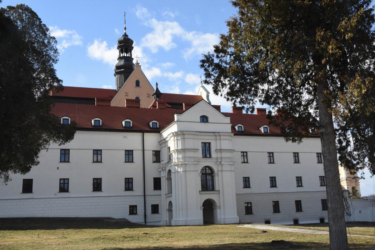 Klasztor Karmelitów w Przemyślu do wynajęcia [ZDJĘCIA]