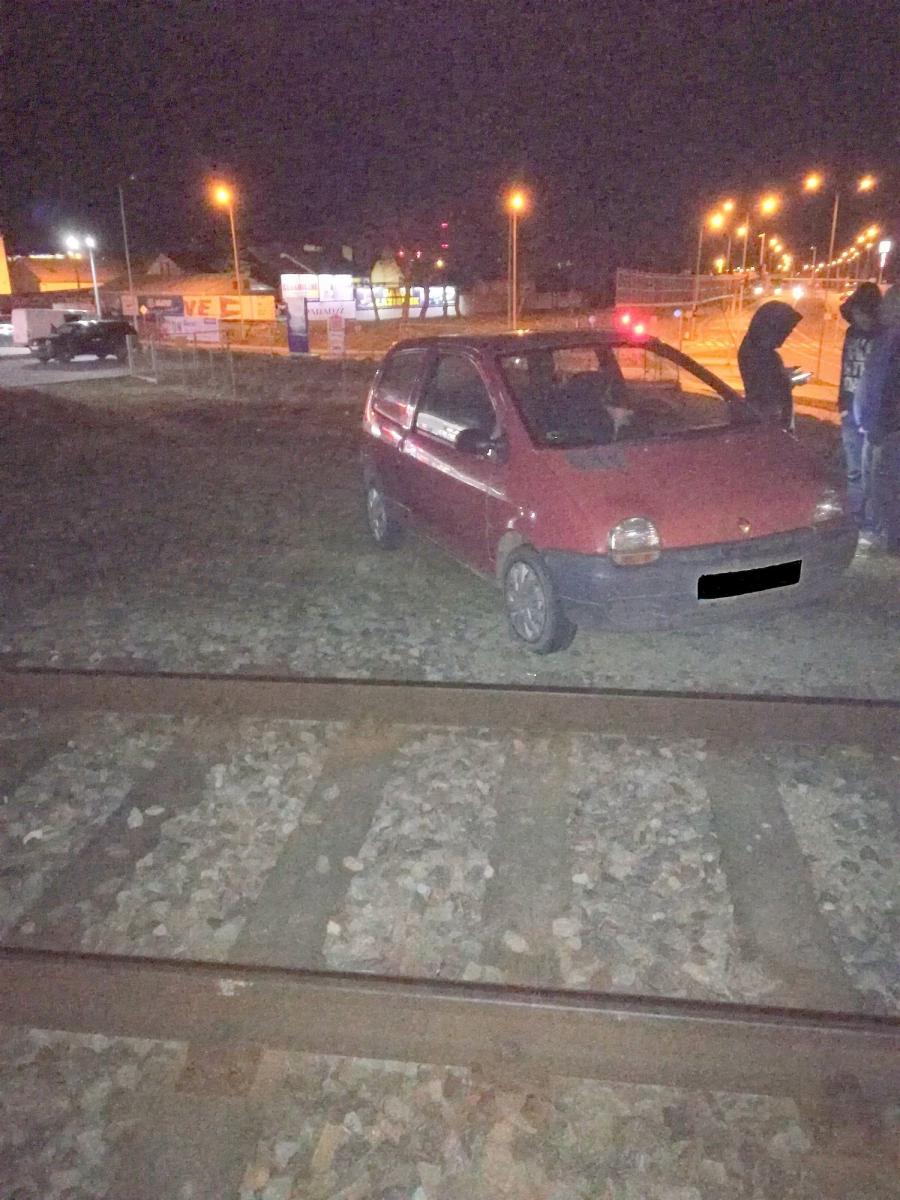 Pijany przemyślanin zaparkował na torach i kłócił się z kobietą