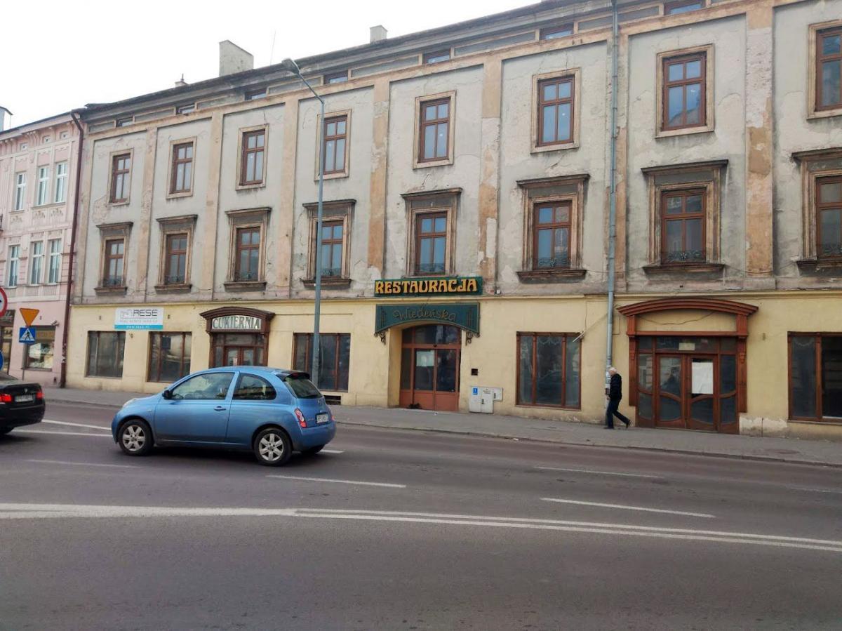 W ponurym straszydle na placu Konstytucji w Przemyślu powstanie hotel?