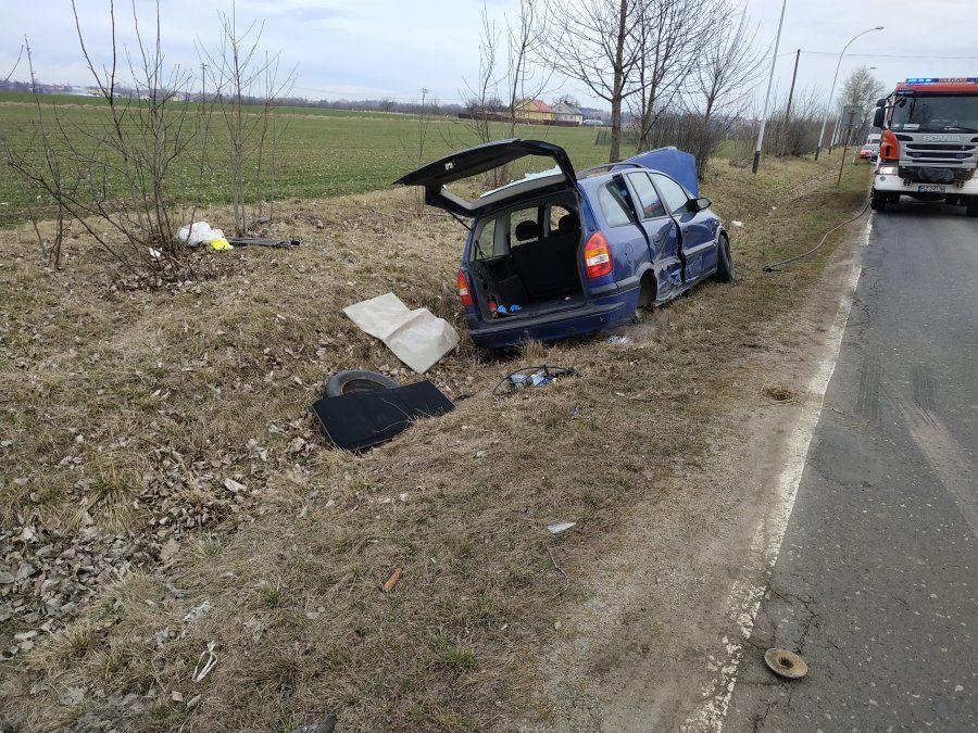 Zderzenie audi z oplem zafirą. Droga była zablokowana [ZDJĘCIA, AKTUALIZACJA]