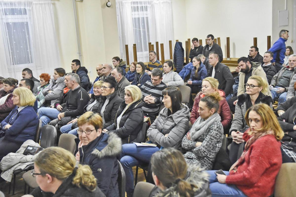 Likwidacja szkół albo wyższe podatki