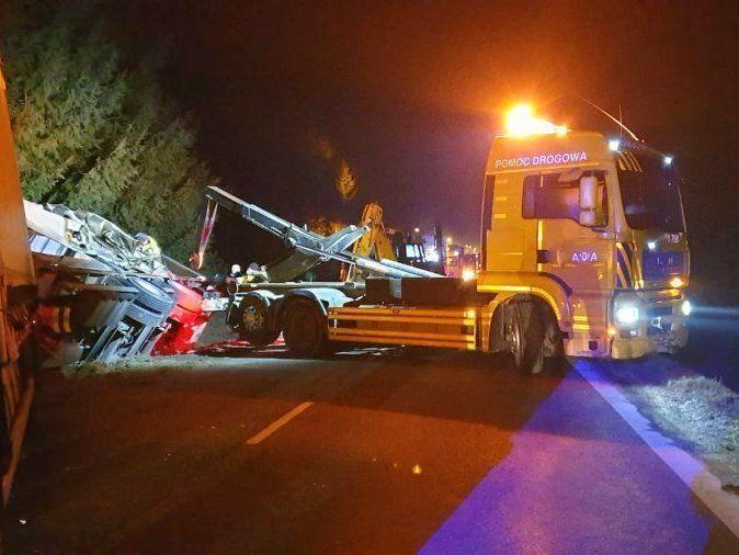 Kierowca tira wjechał do rowu. Był kompletnie pijany [ZDJĘCIA]