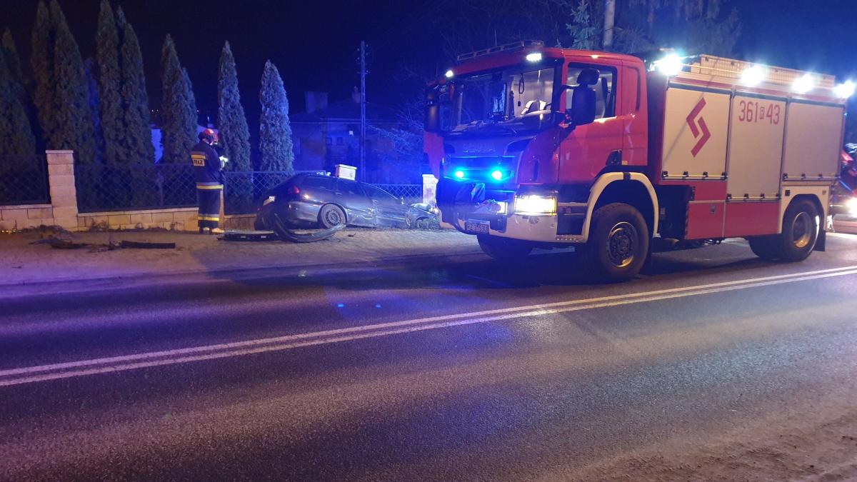 Na Paderewskiego kierowca wjechał w ogrodzenie i uciekł [ZDJĘCIA]