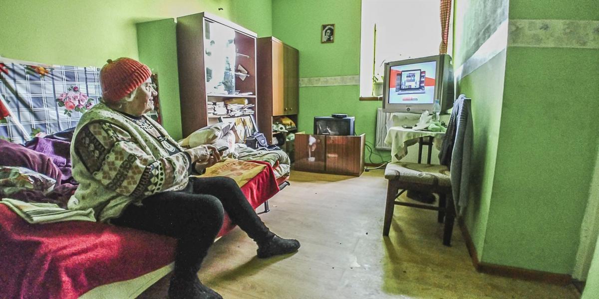 Telewizor na urodziny. Bezinteresowny gest przemyślan rozweseli życie pani Stanisławy [ZDJĘCIE]