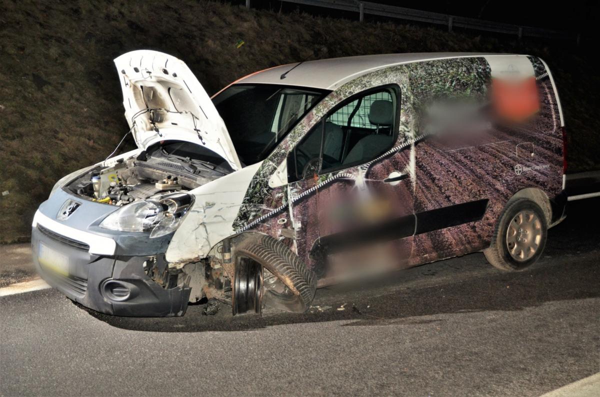 O włos od tragedii. Kierowca peugeota był kompletnie pijany [ZDJĘCIA]
