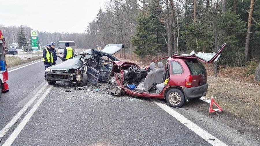 Tragiczny wypadek. Policjanci ustalają tożsamość kierujących [ZDJĘCIA]