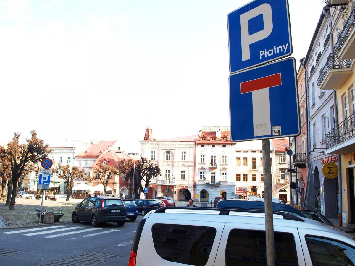 Całkowity zakaz ruchu samochodowego na starówce? Dyskusyjny pomysł radnego