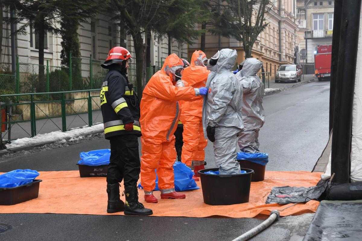 Informacja o 2 bombach w sądzie. Ewakuacja sąsiadujących budynków [AKTUALIZACJA, NOWE ZDJĘCIA]