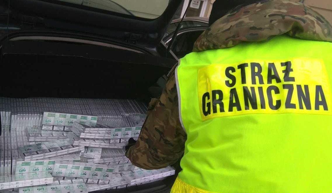 Tegoroczny rekord przemytniczy. Papierosy warte 334 tysiące złotych [ZDJĘCIA]