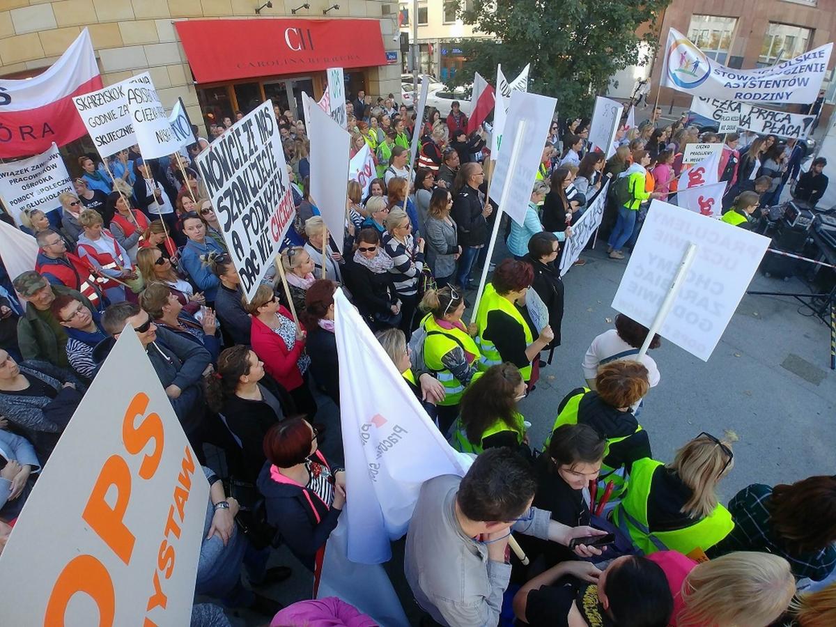 Pracownicy socjalni protestują