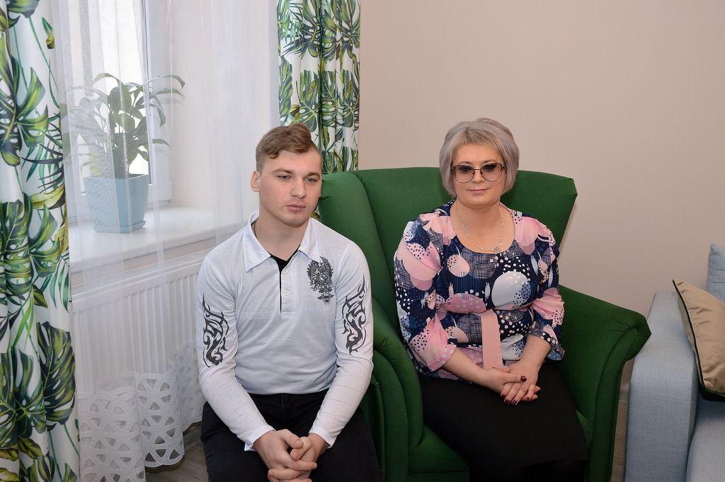 Powitali repatriantów z Kazachstanu chlebem i miodem