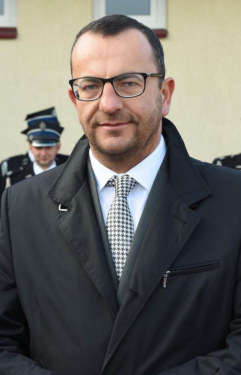 Nowy wójt zarobi dużo, żeby mieć na cukierki?