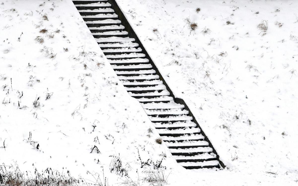 Zaśnieżone schody nad Sanem. Krótkotrwałe niedopatrzenie