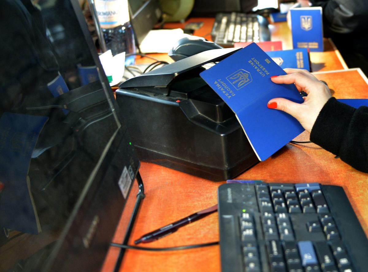 Obywatele Ukrainy ponownie oblegają wydział komunikacji