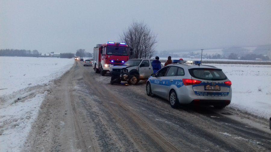 Zderzenie nissana z volkswagenem [ZDJĘCIA]