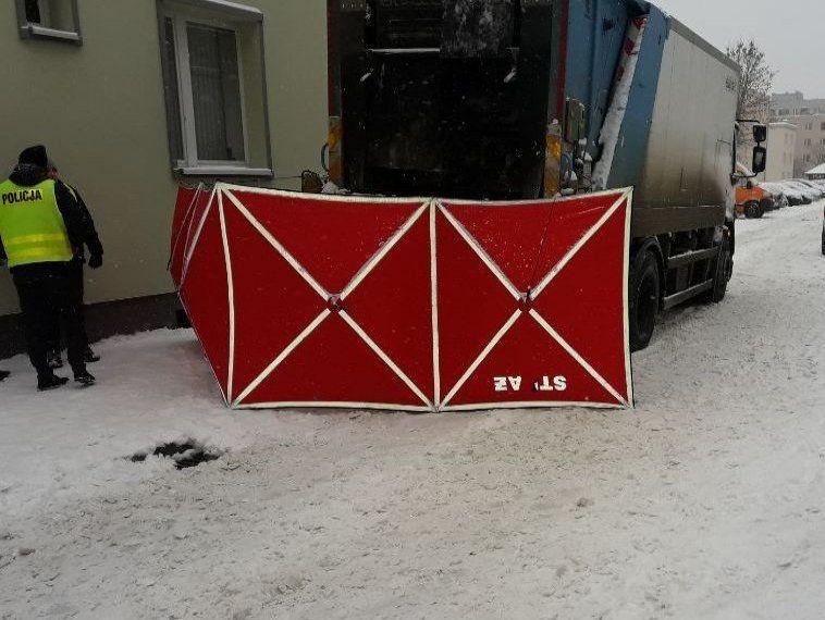 Tragiczny wypadek. Śmieciarka podczas cofania potrąciła pieszą
