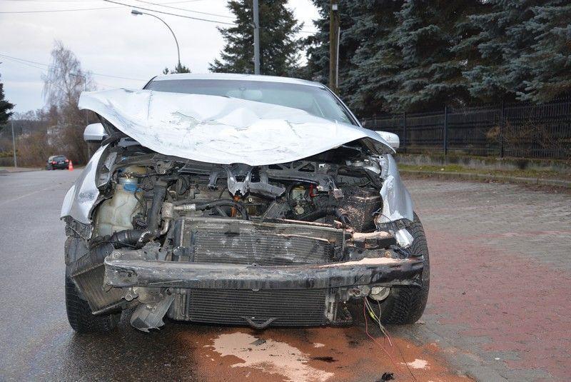 Uszkodził 3 auta. Wydmuchał 1,6 promila