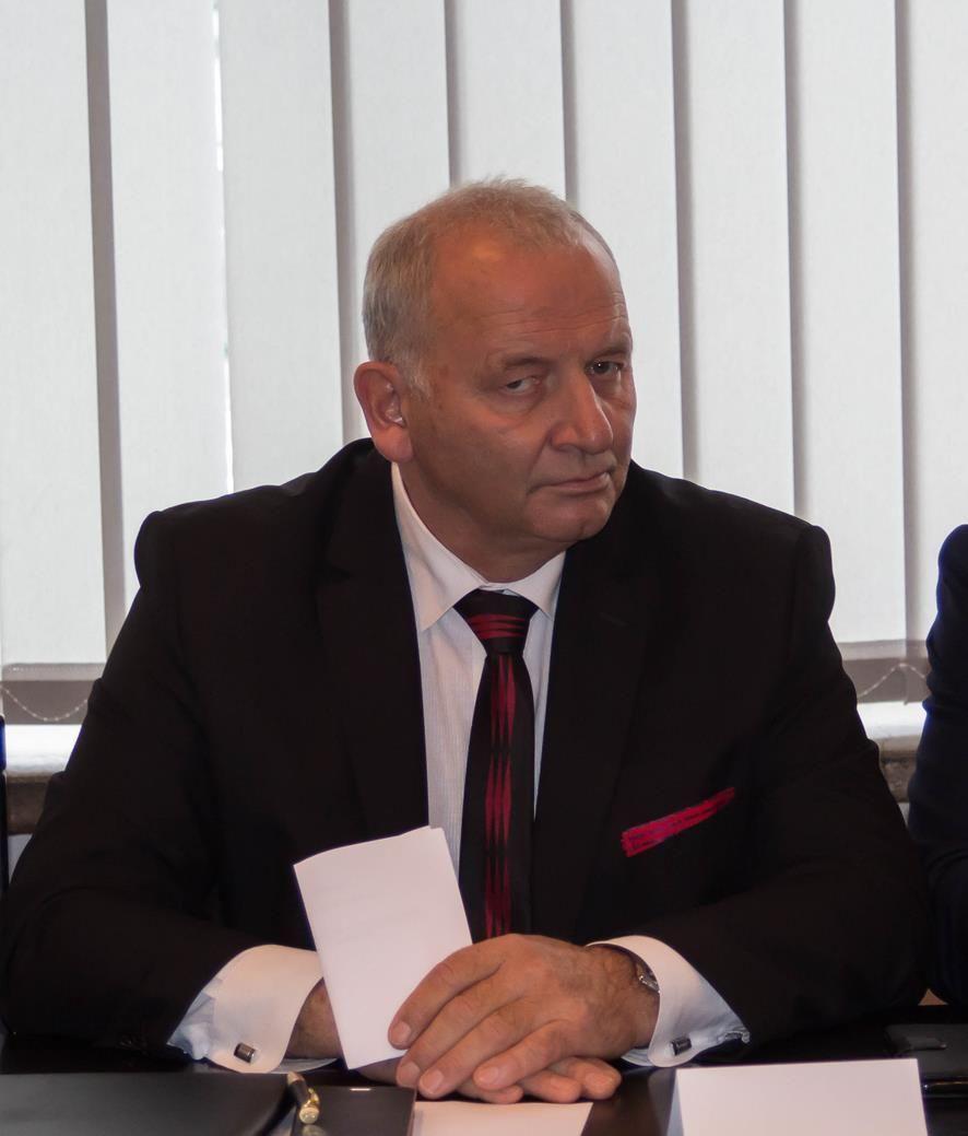 Radzie zabrakło klasy? Odchodzi długoletni dyrektor SP ZOZ Józef Więcław