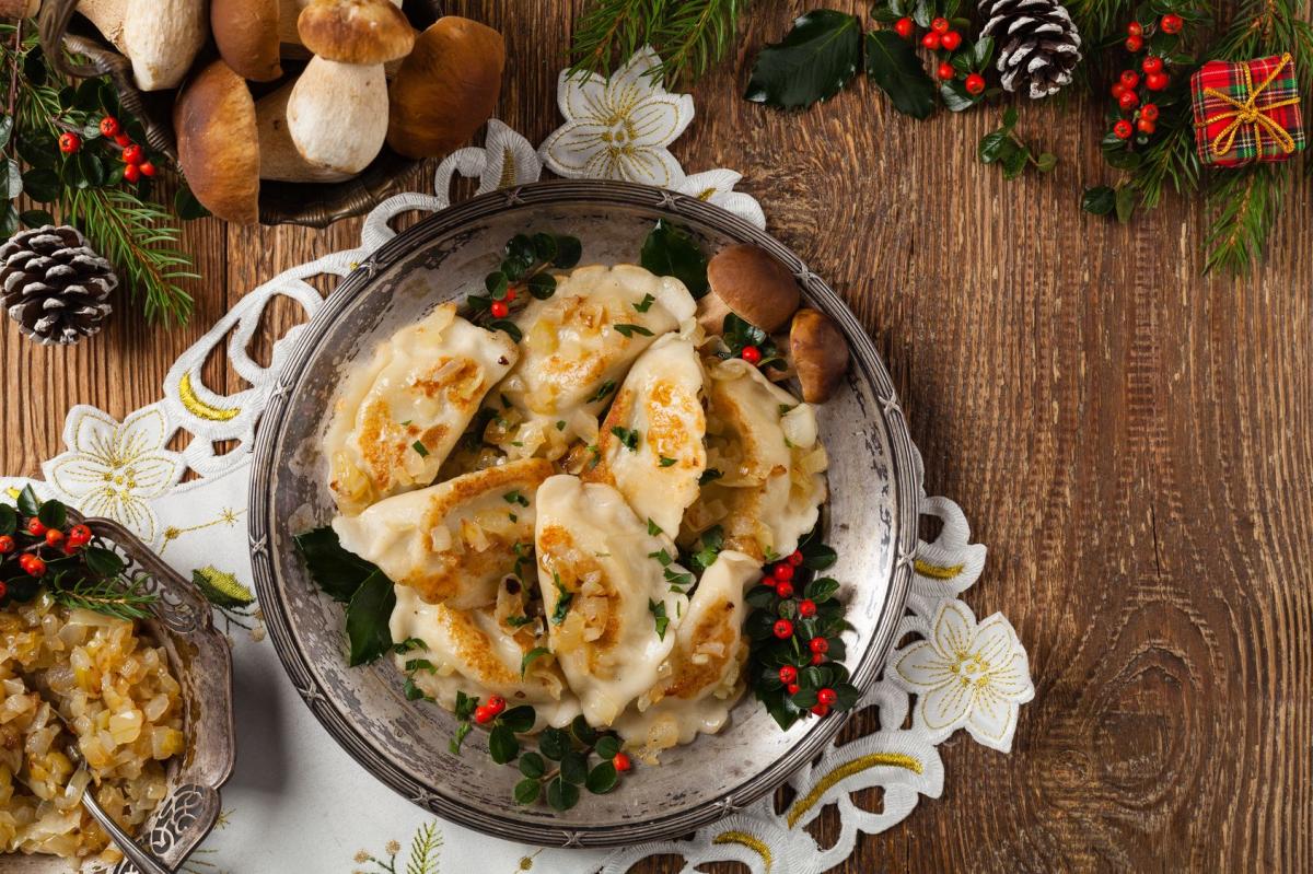 Pierogi z kapustą kiszoną i grzybami 