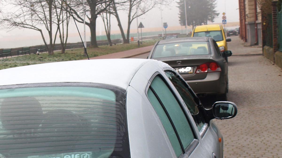 Będzie całkowity zakaz parkowania na chodnikach?