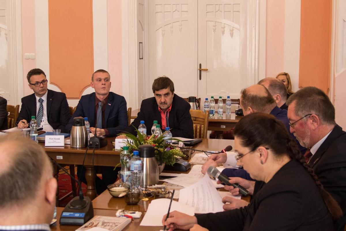Droższe bilety, droższe śmieci, droższy prąd. Trudny początek kadencji