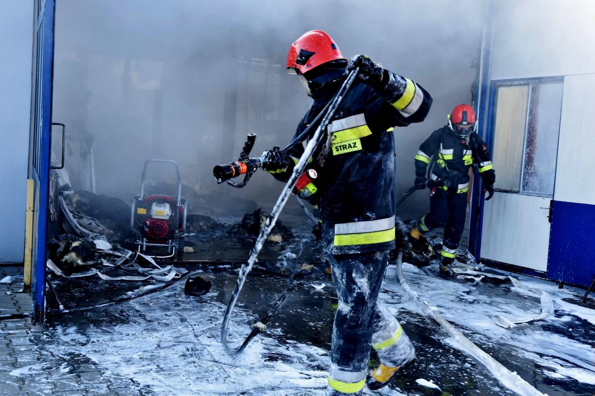 Pożar warsztatów przy ul. Konopnickiej [ZDJĘCIA]