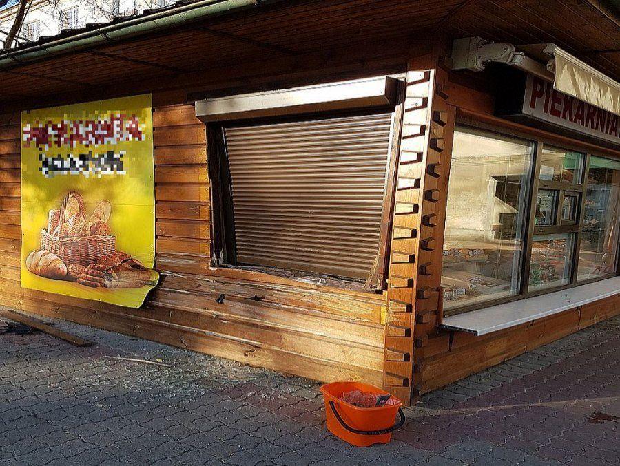 Prawko miał od 12 dni. Wczoraj staranował kiosk z pieczywem
