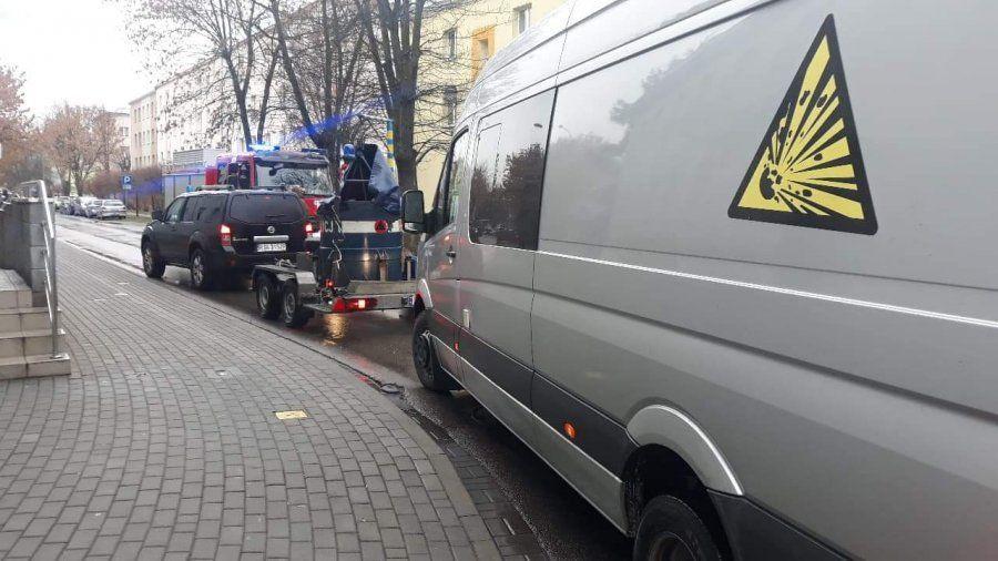 Poinformowała policję, że pod jej autem jest bomba. Ewakuowano kilkudziesięciu mieszkańców