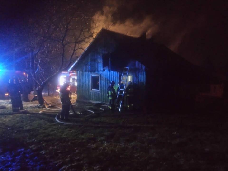 Pożar domu w Przemyślu. Nie żyje mężczyzna [ZDJĘCIA]