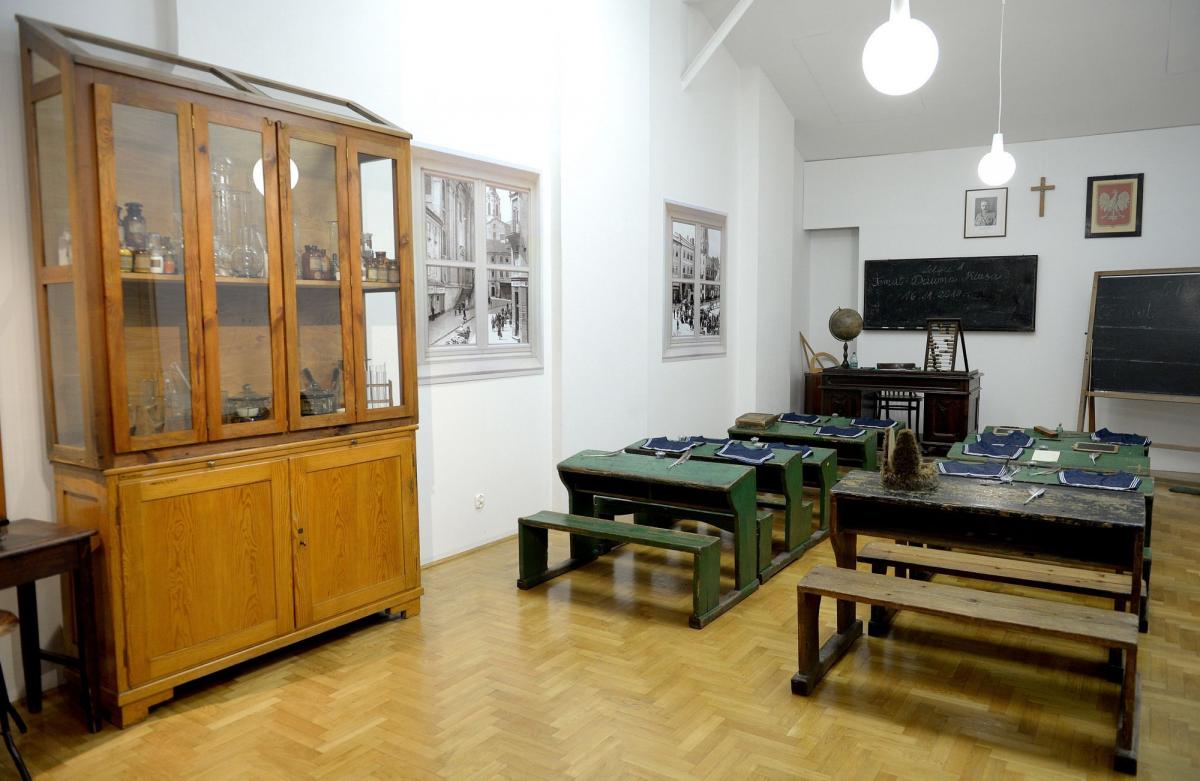 Wehikuł czasu do szkolnych lat. Wystawa „Dawna klasa” 