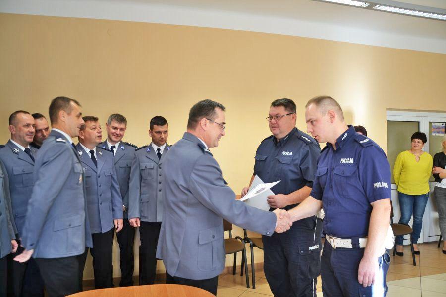 Policjanci docenieni za pomoc rodzącej
