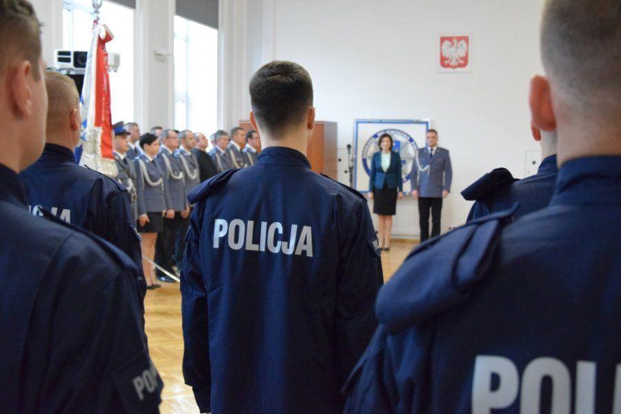 17 nowych funkcjonariuszy podkarpackiej policji [ZDJĘCIA]