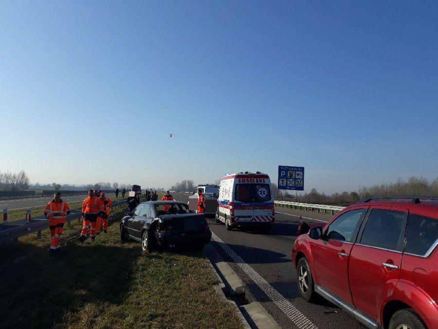Zmiana pasa ruchu powodem zderzenia 3 aut na A4