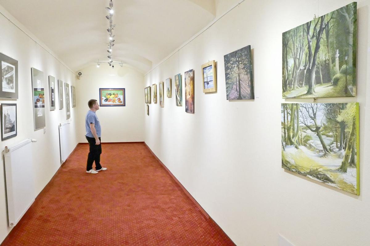 120 prac 40 artystów