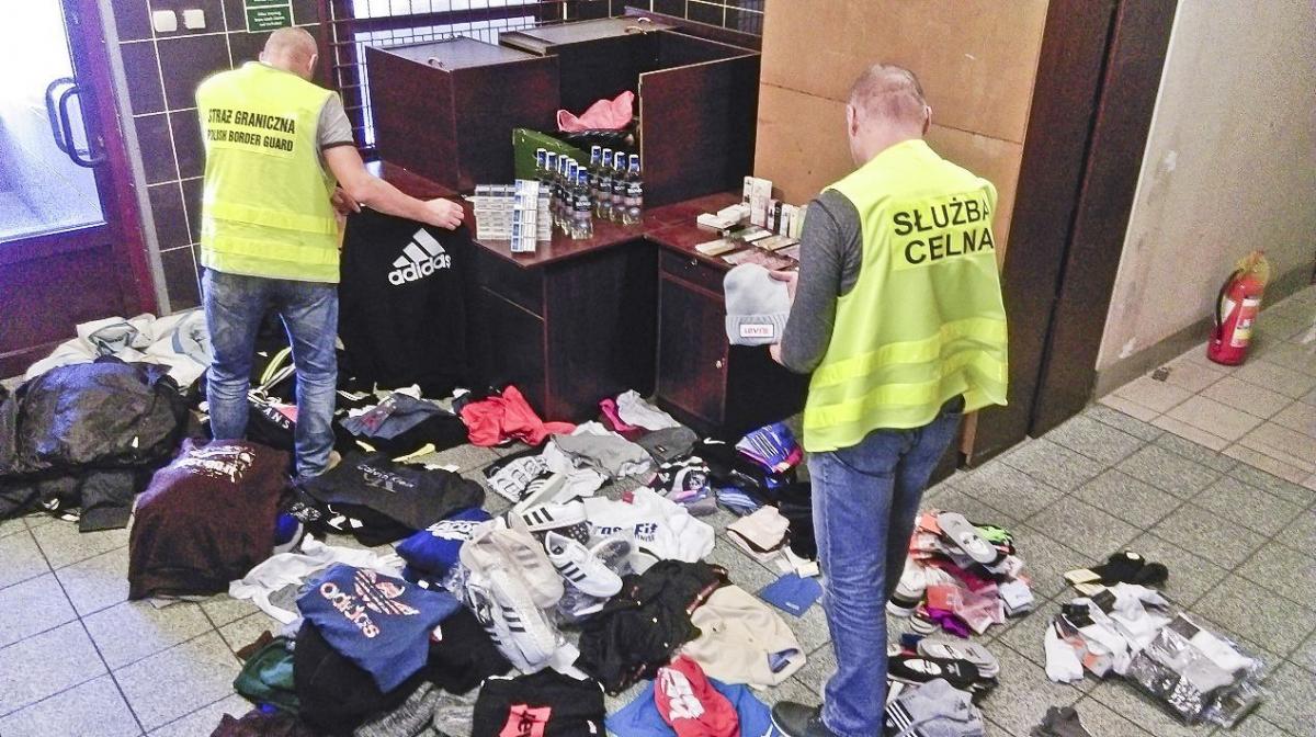 Nalot na bazar w Przemyślu. 600 sztuk podrobionej odzieży