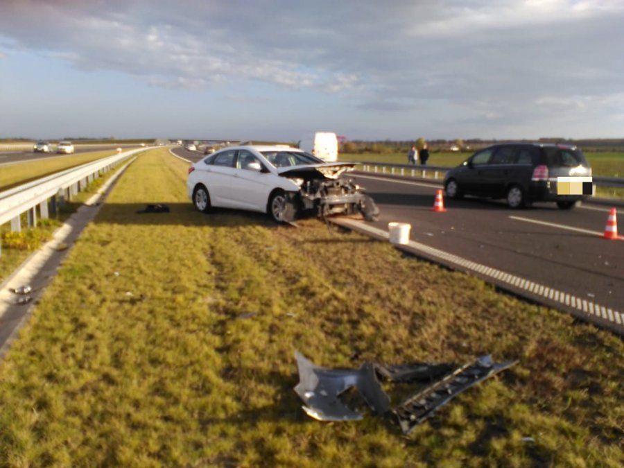 Stracił panowanie nad hyundaiem i uderzył w barierkę na A4