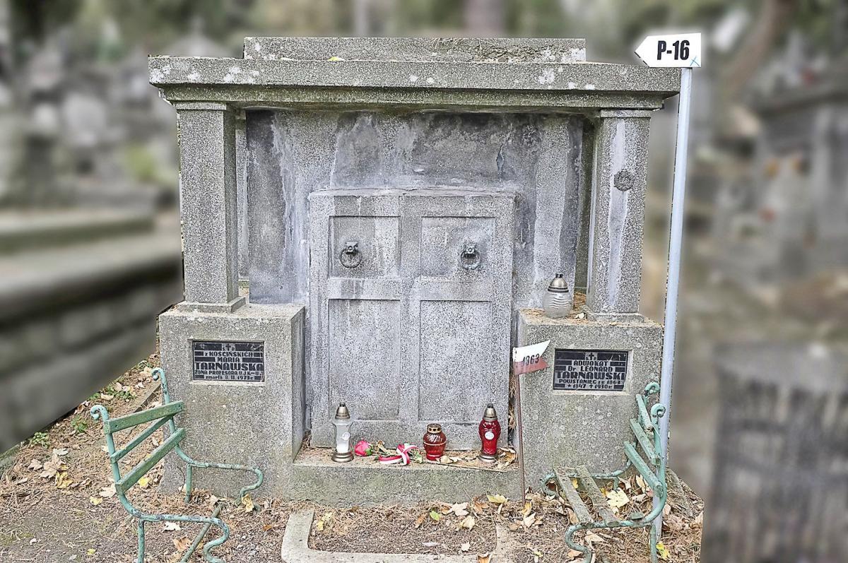 Cmentarnym szlakiem zasłużonych przemyślan [ZDJĘCIA]