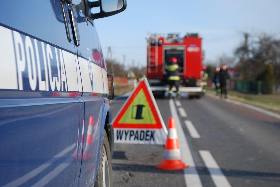 Tragiczny wypadek. Nie żyje kierowca matiza. Blokada drogi