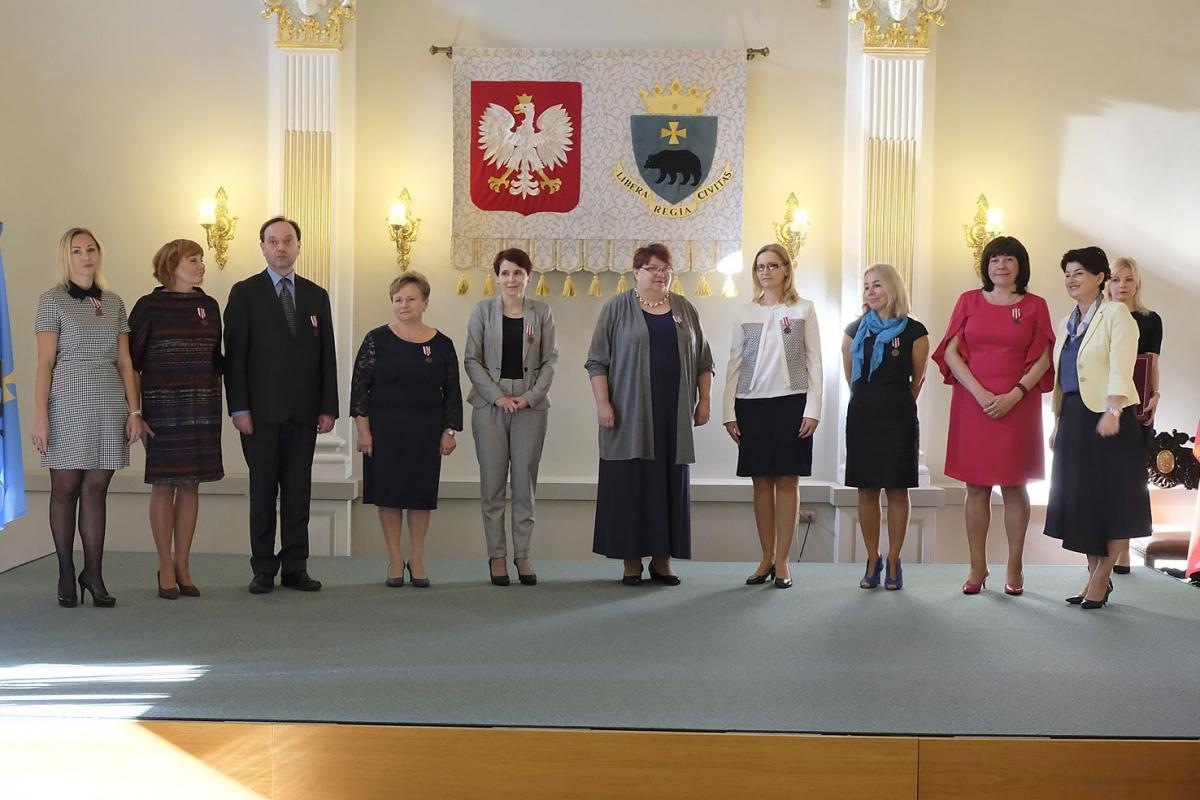 Medale i nagrody dla nauczycieli [ZDJĘCIA]