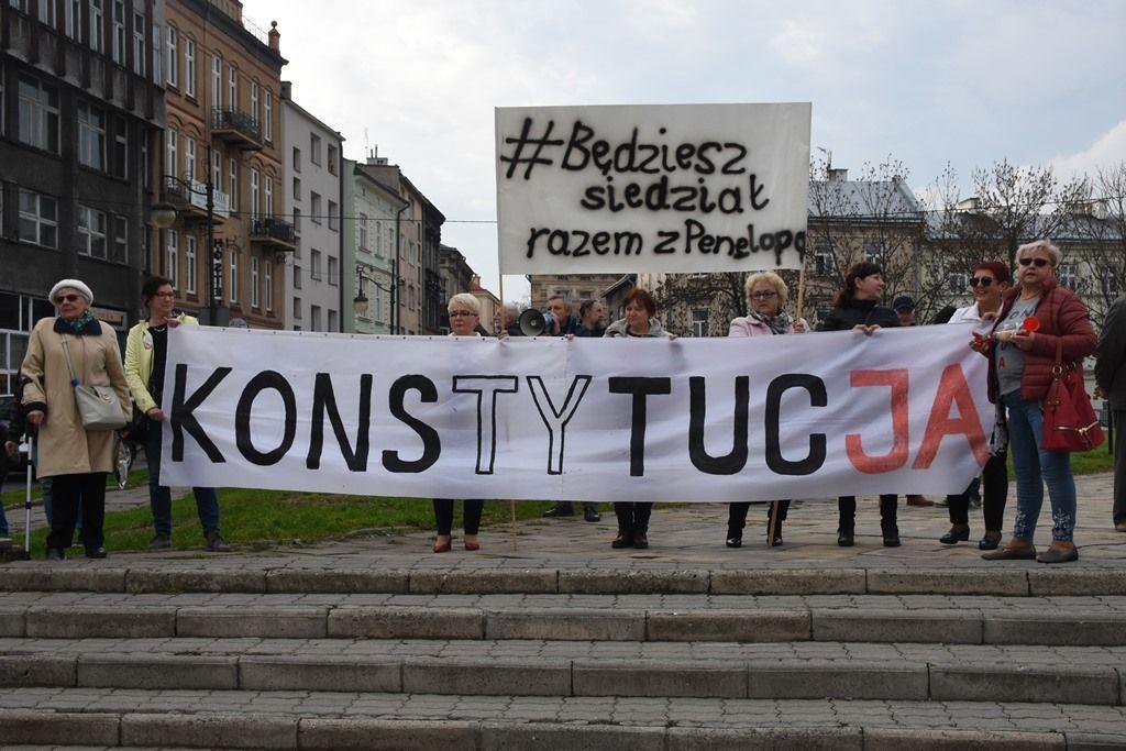 Zwolennicy i przeciwnicy PiS-u starli się w centrum miasta [WIDEO]