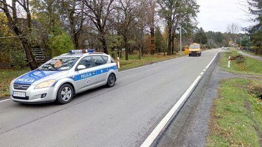 Wypadek. Rannego pieszego śmigłowcem przewieziono do szpitala 