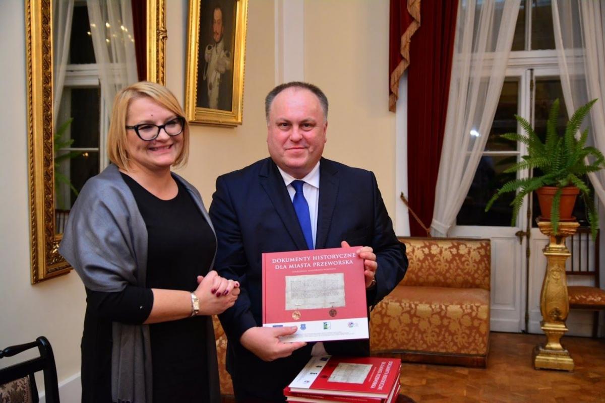 Historyczne archiwalia ogólnodostępne
