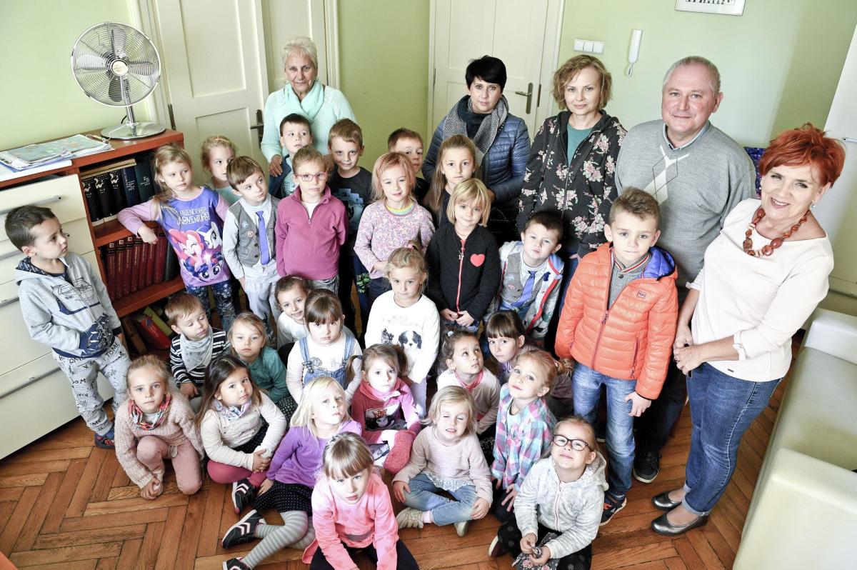 Redakcyjny newsroom opanowany przez przedszkolaki