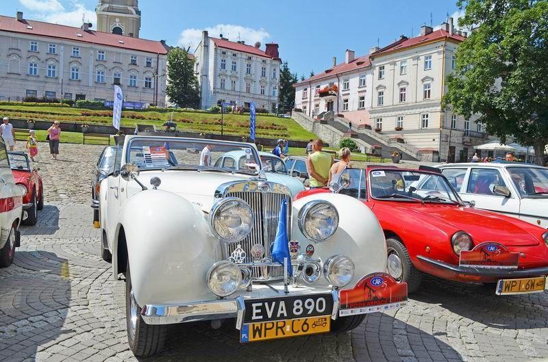 Niedziela na przemyskim Rynku z klasykami motoryzacji