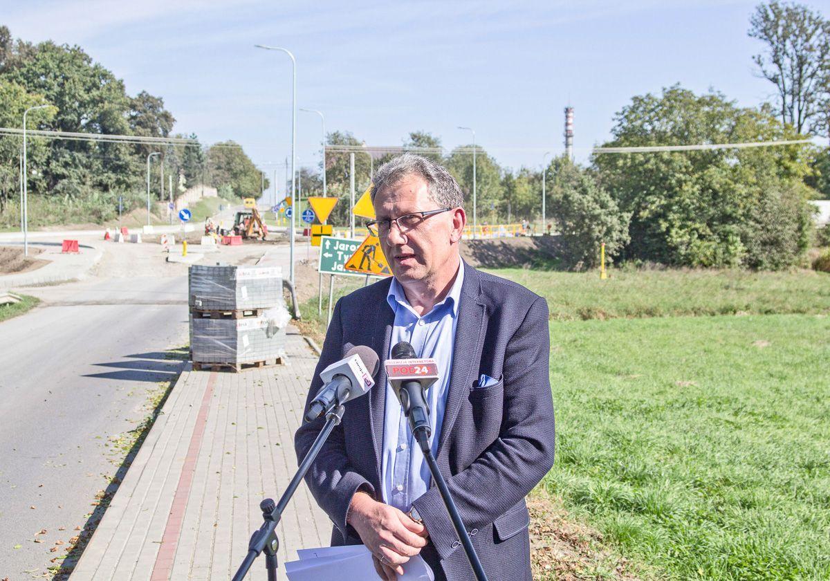Ponad 60 inwestycji, drugi most na Sanie oraz zepsuta Złota Góra. T. Chrzan zdał raport o drogach w powiecie
