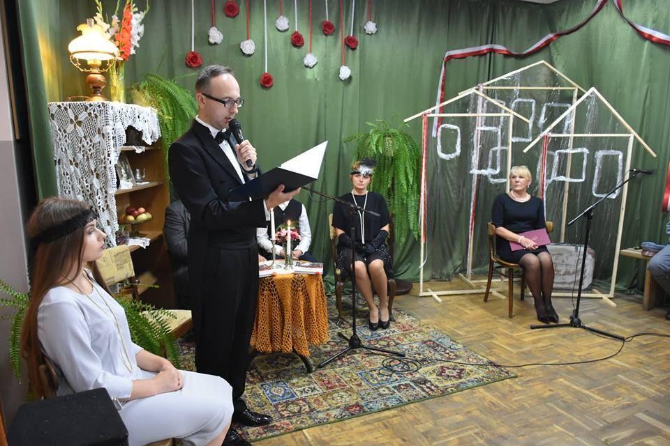 Cofnęli się w czasie i przenieśli do... dworku w Nawłoci [GALERIA]