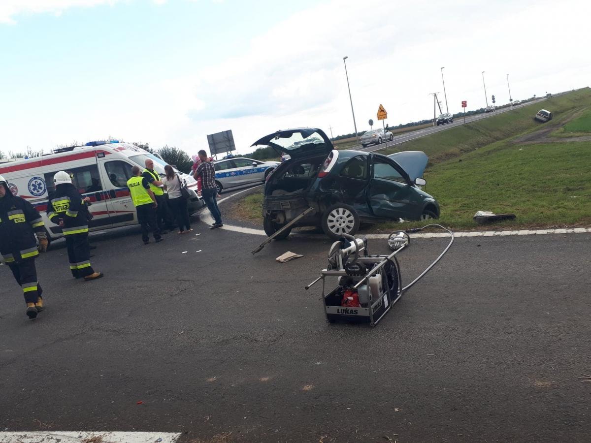 Kolejny wypadek na feralnym skrzyżowaniu [ZDJĘCIA]