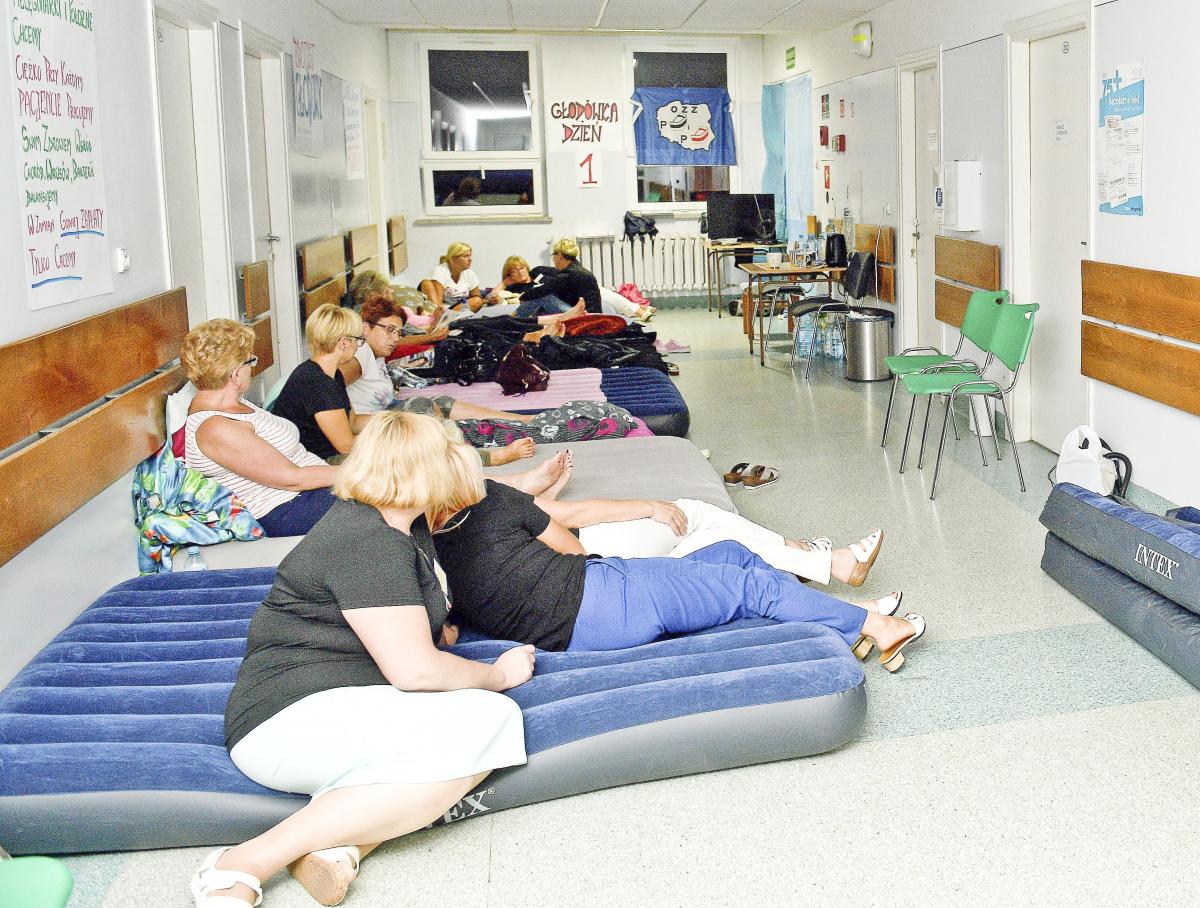 Majstrowanie przy rezolucji w sprawie pielęgniarek