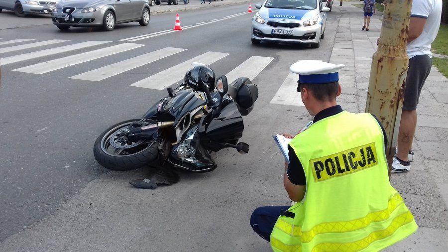 W wypadku ucierpieli motocyklista i jego 10-letni pasażer [ZDJĘCIA]